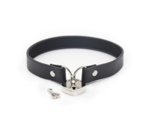 Ple'sur PVC Collar W/Heart Lock Black