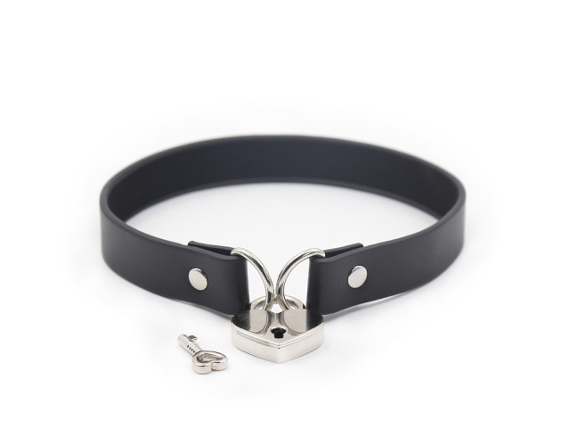 Ple'sur PVC Collar W/Heart Lock Black